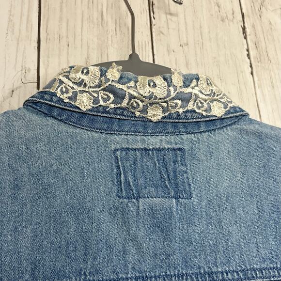 Vintage At Last Floral Rose Lace Long Sleeve Button Down Cotton Denim Shirt - Picture 6 of 11